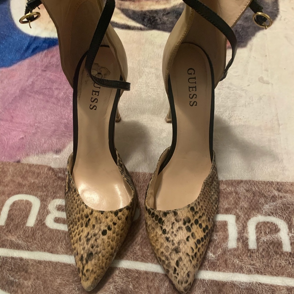 Guess pointy heels